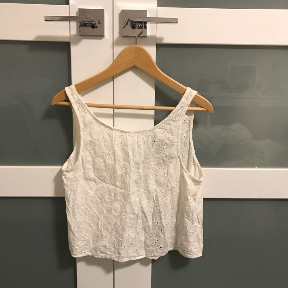 Brandy Melville floral lace-like tank top